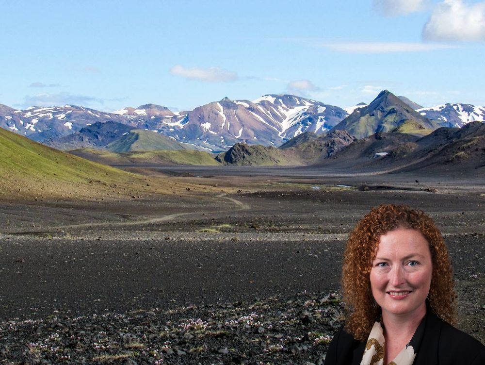 Prof. Amanda Stockton in front of Maelifssandur